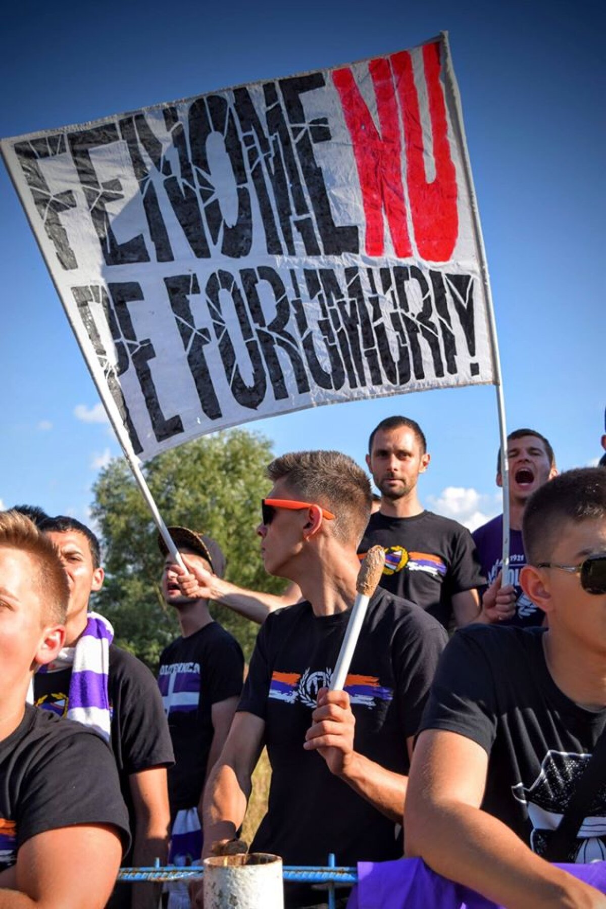 FOTO şi VIDEO Au "aprins" stadionul! » ASU Politehnica Timişoara, echipa suporterilor, a promovat în Liga a 3-a