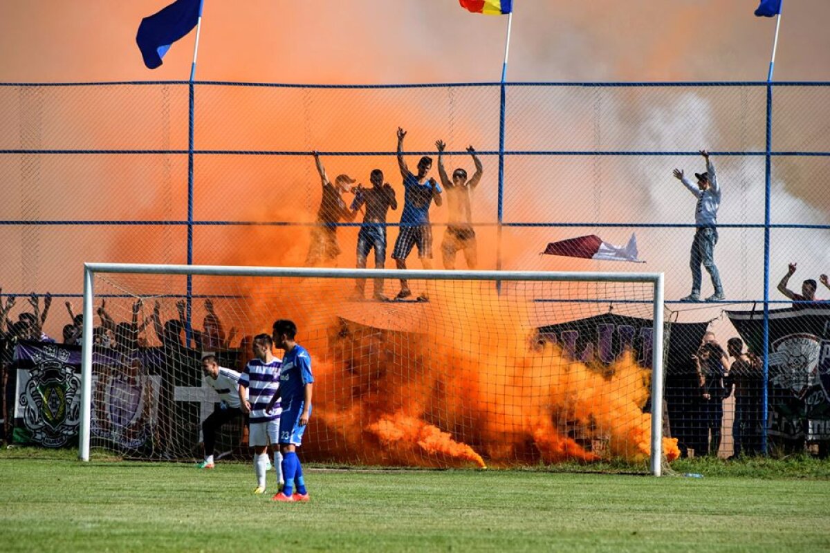 FOTO şi VIDEO Au "aprins" stadionul! » ASU Politehnica Timişoara, echipa suporterilor, a promovat în Liga a 3-a