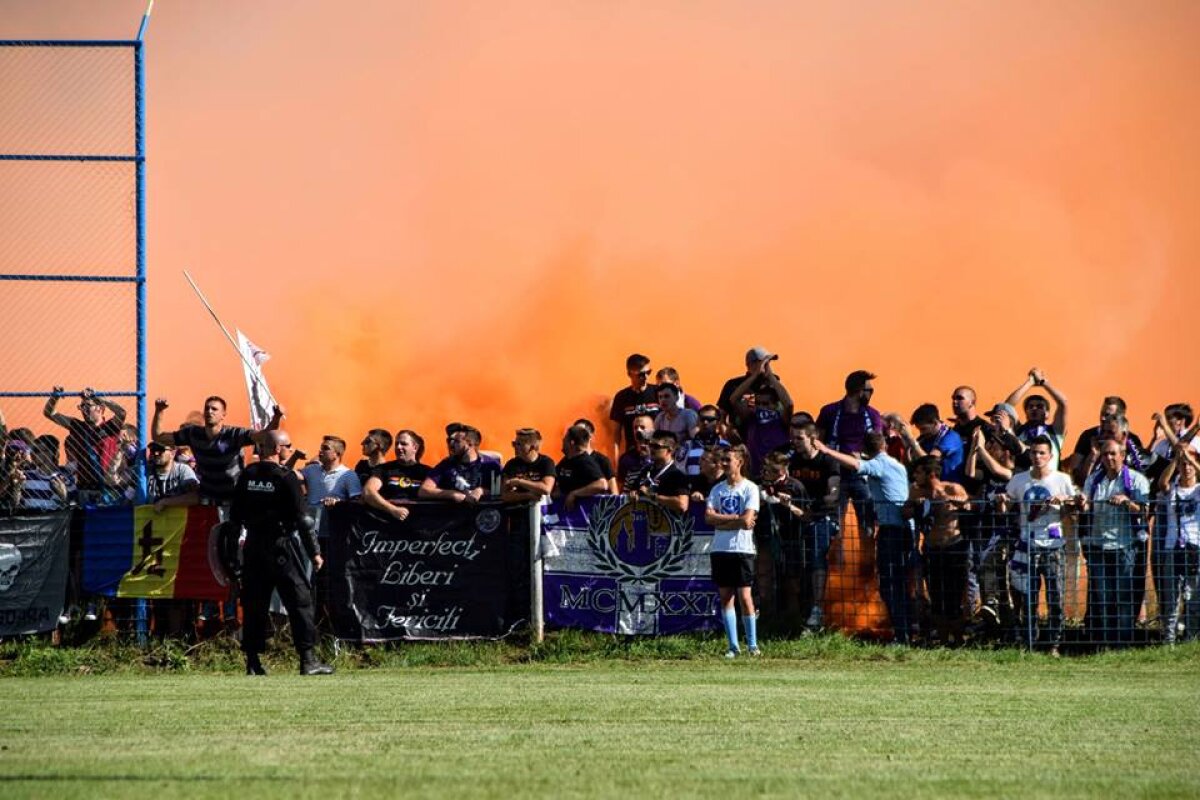 FOTO şi VIDEO Au "aprins" stadionul! » ASU Politehnica Timişoara, echipa suporterilor, a promovat în Liga a 3-a