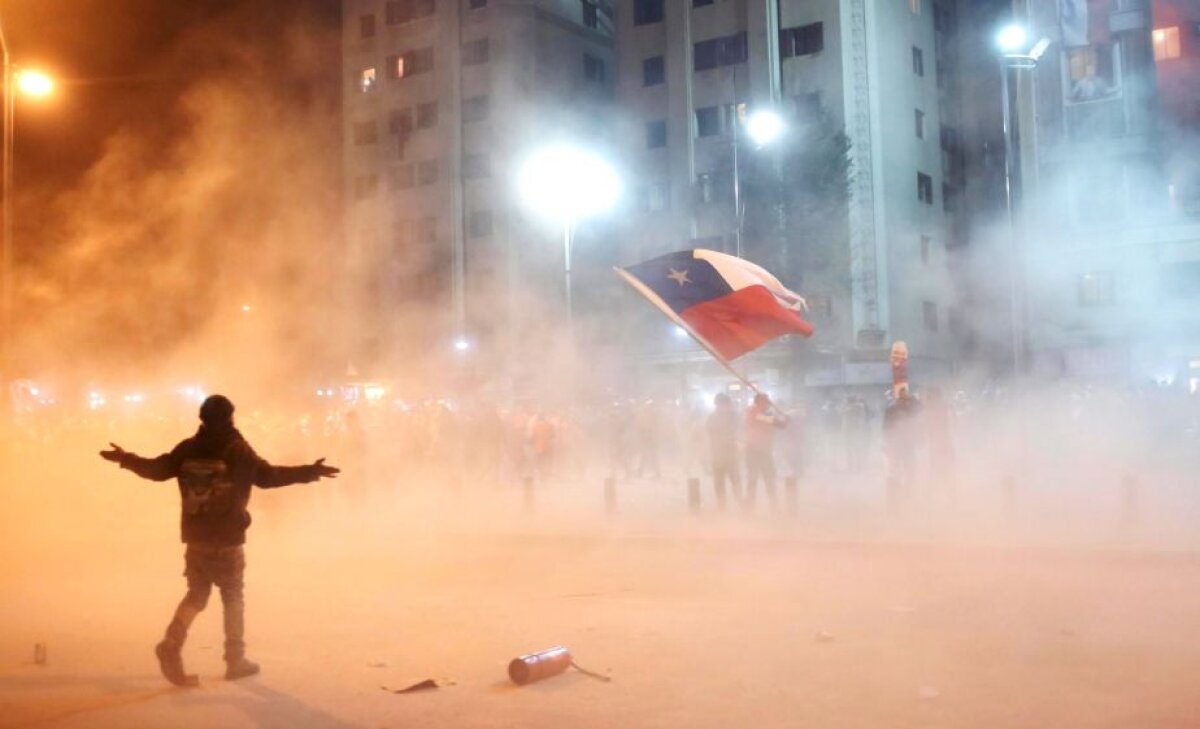 VIDEO și FOTO Chile este prima finalistă de la Copa America » Fanii s-au bătut cu forțele de ordine