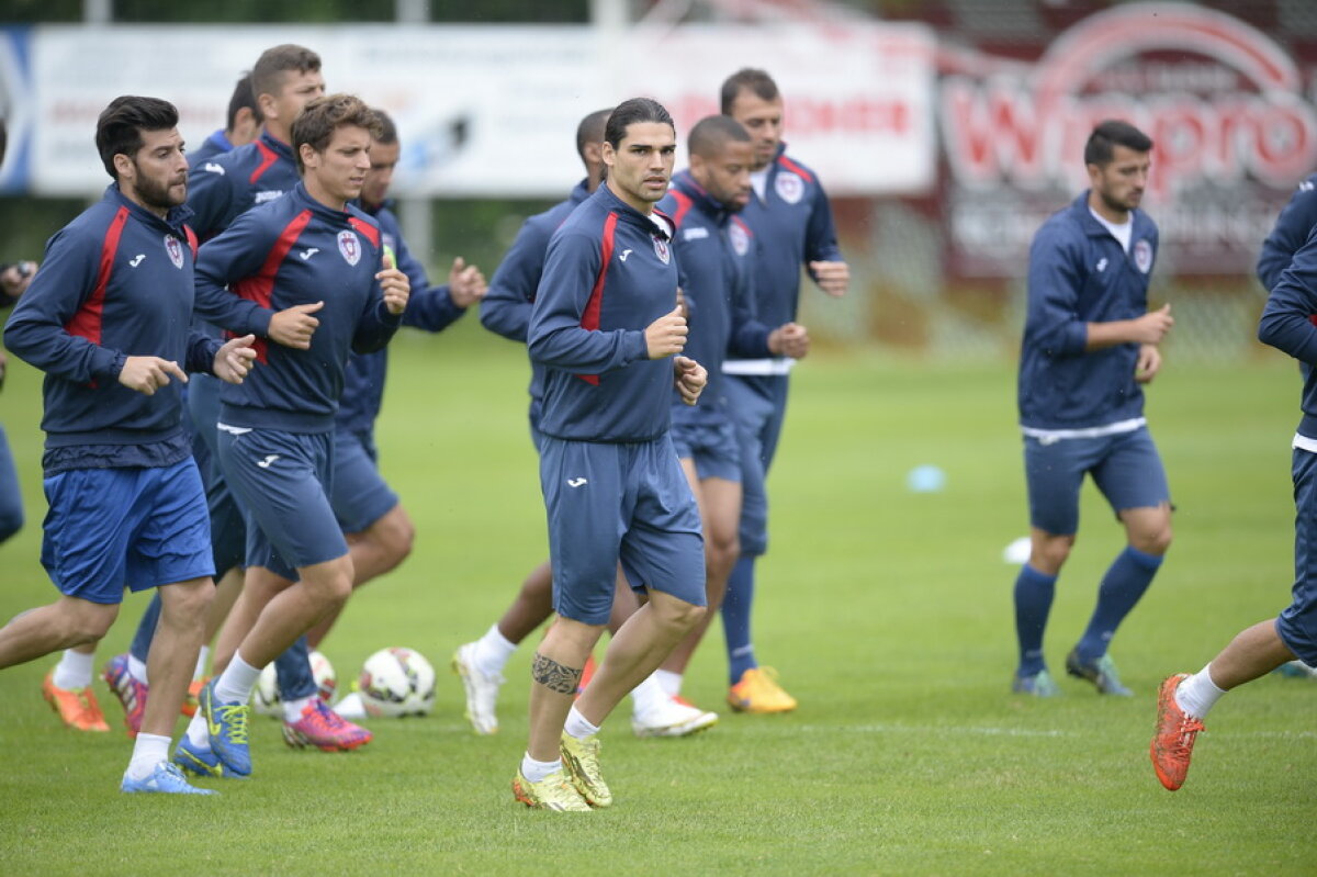 Reportaj din Austria » Fabrica ASA » Dan Petrescu pregătește o nouă "bombă" în Liga 1 și muncește de zor la asamblare