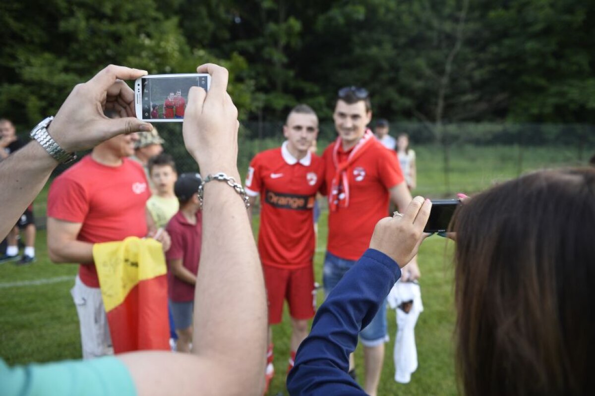 GALERIE FOTO Bucuria vero » Dinamoviştii şi-au găsit suporteri fideli în Italia