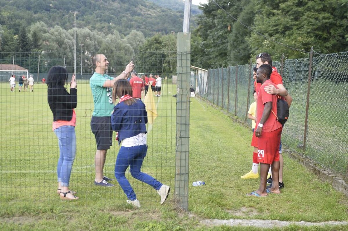 GALERIE FOTO Bucuria vero » Dinamoviştii şi-au găsit suporteri fideli în Italia