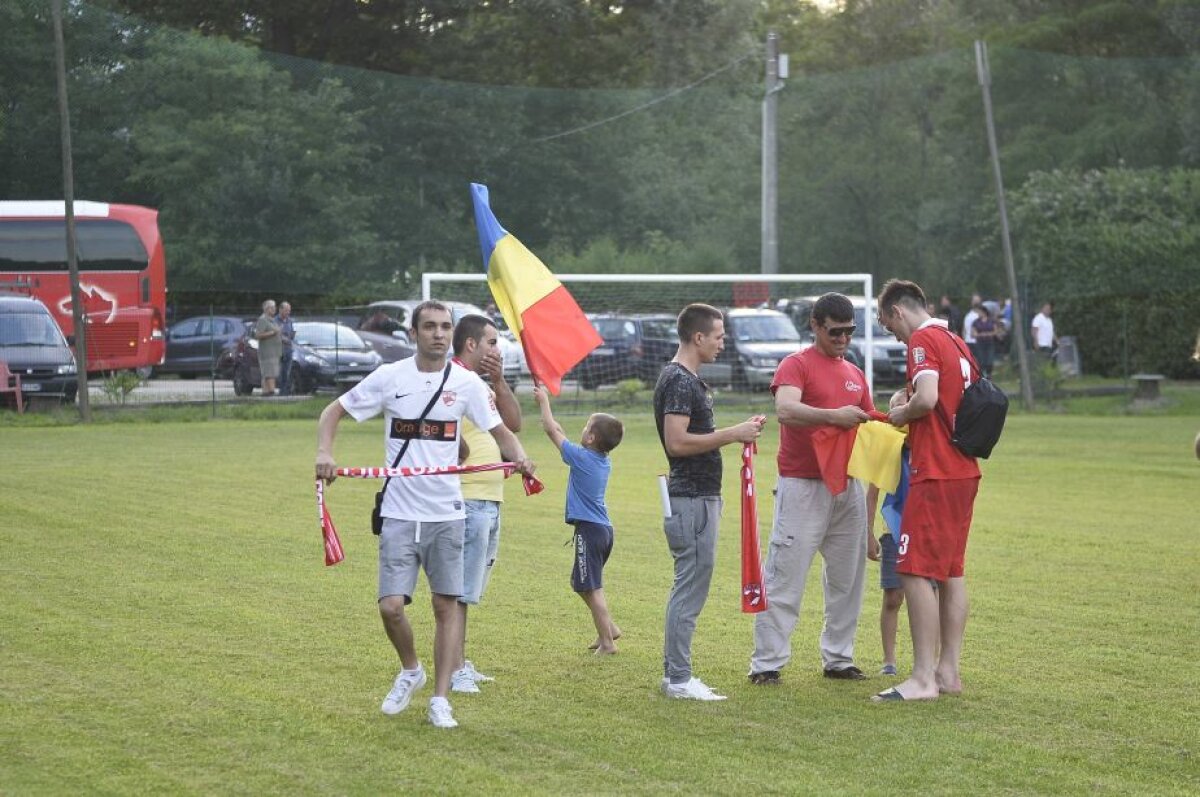 GALERIE FOTO Bucuria vero » Dinamoviştii şi-au găsit suporteri fideli în Italia