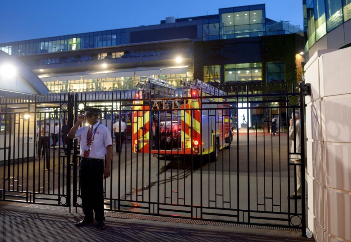 FOTO Pericol la Wimbledon » Pompierii au fost obligaţi să intervină din cauza unui incendiu în zona terenului central