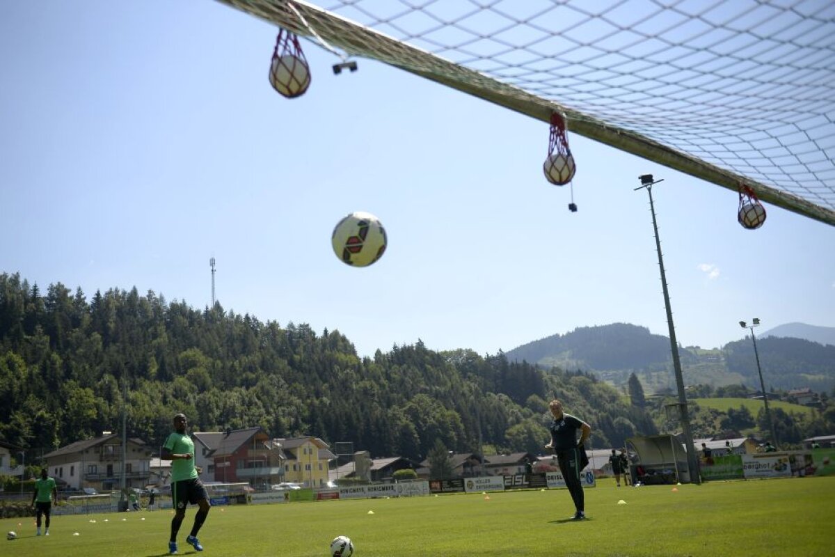 VIDEO Să vedem cine reușește! Mirel Rădoi a adus un exercițiu inedit în cantonamentul Stelei