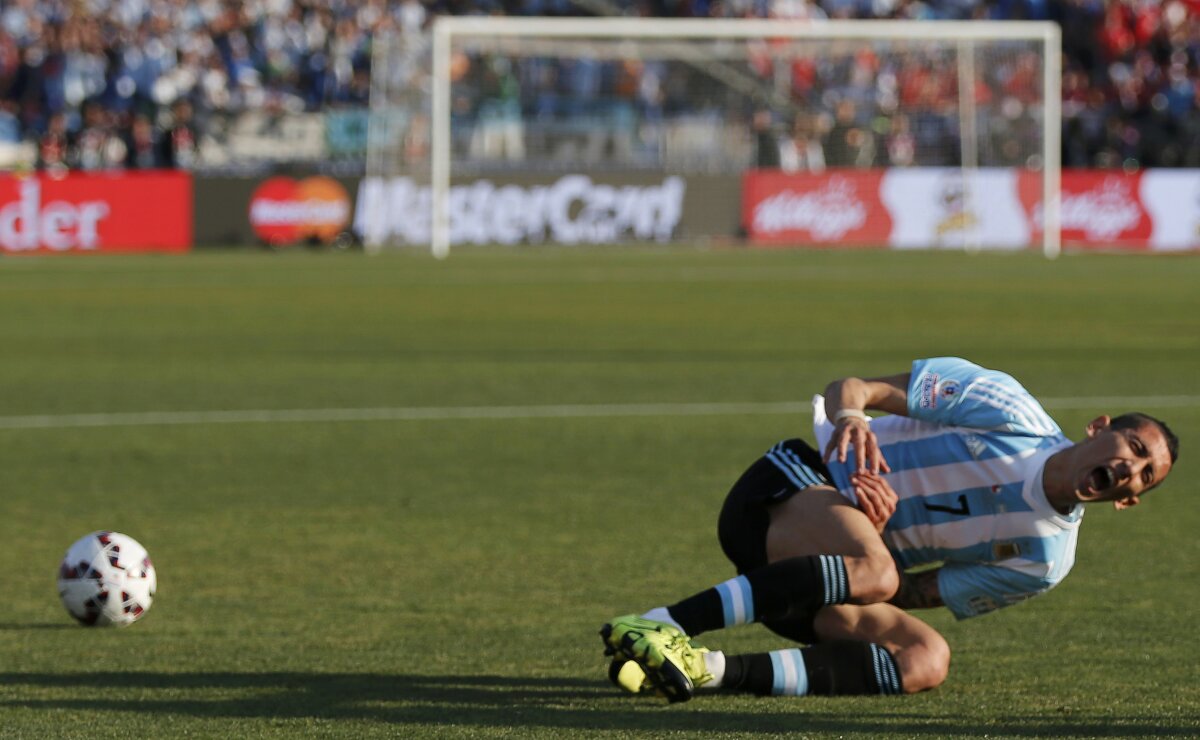 FOTO Pierdere grea pentru Argentina în finala Copa America » Omul meciului cu Paraguay a ieșit accidentat