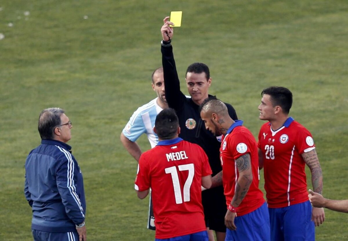 FOTO+VIDEO Argentinienii au cerut un cartonaș roșu pentru chilieni la o intrare urîtă asupra lui Messi
