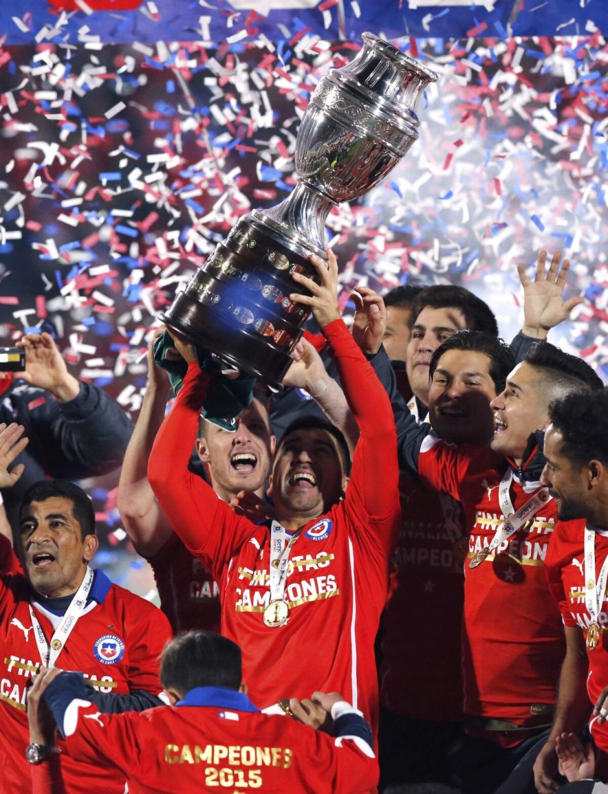 GALERIE FOTO Cum au sărbătorit chilienii cîștigarea în premieră a Copei America