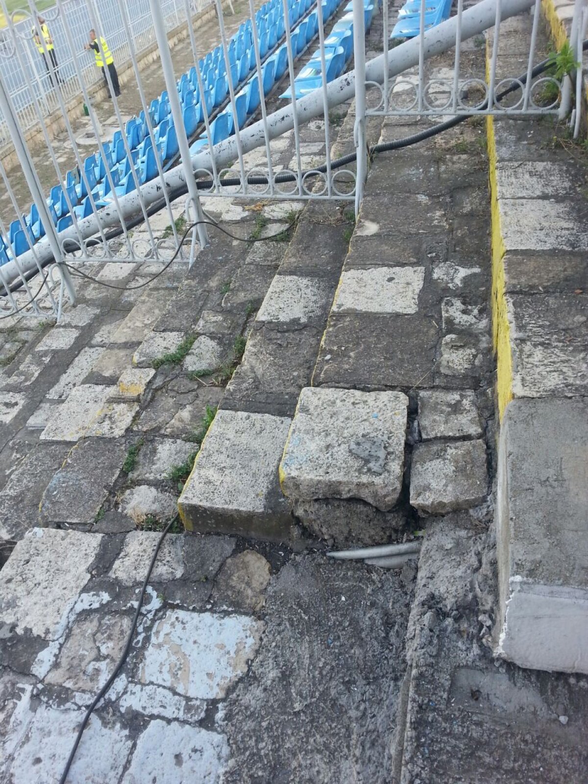 GALERIE FOTO Prima Supercupă pe un stadion comunal » Chiar şi omologată, arena din Constanţa este o RUINĂ!