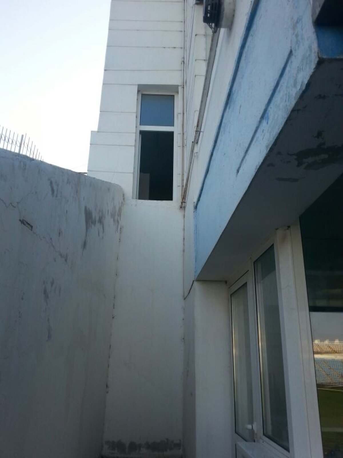 GALERIE FOTO Prima Supercupă pe un stadion comunal » Chiar şi omologată, arena din Constanţa este o RUINĂ!