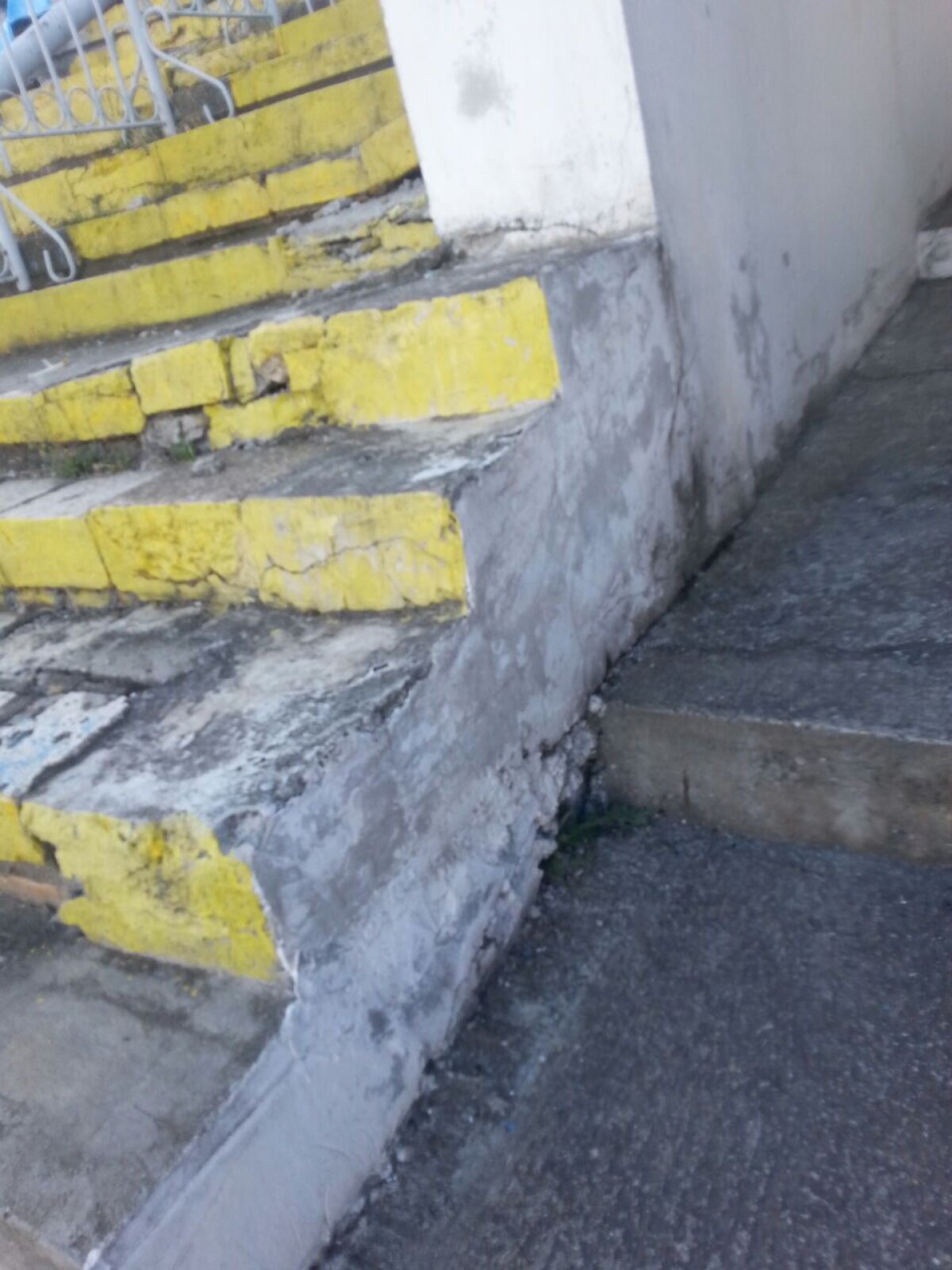 GALERIE FOTO Prima Supercupă pe un stadion comunal » Chiar şi omologată, arena din Constanţa este o RUINĂ!