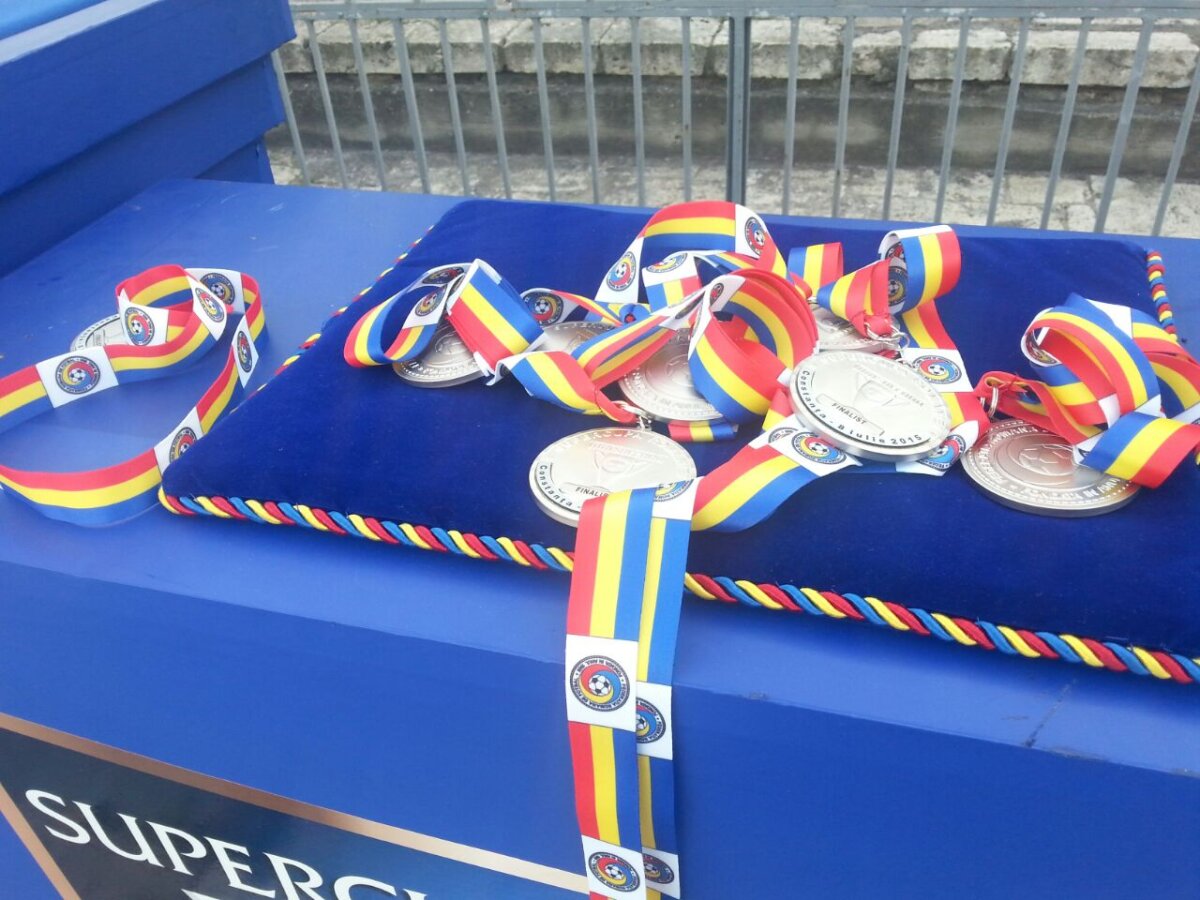GALERIE FOTO Cum arată trofeul şi medaliile de la Supercupa României de diseară