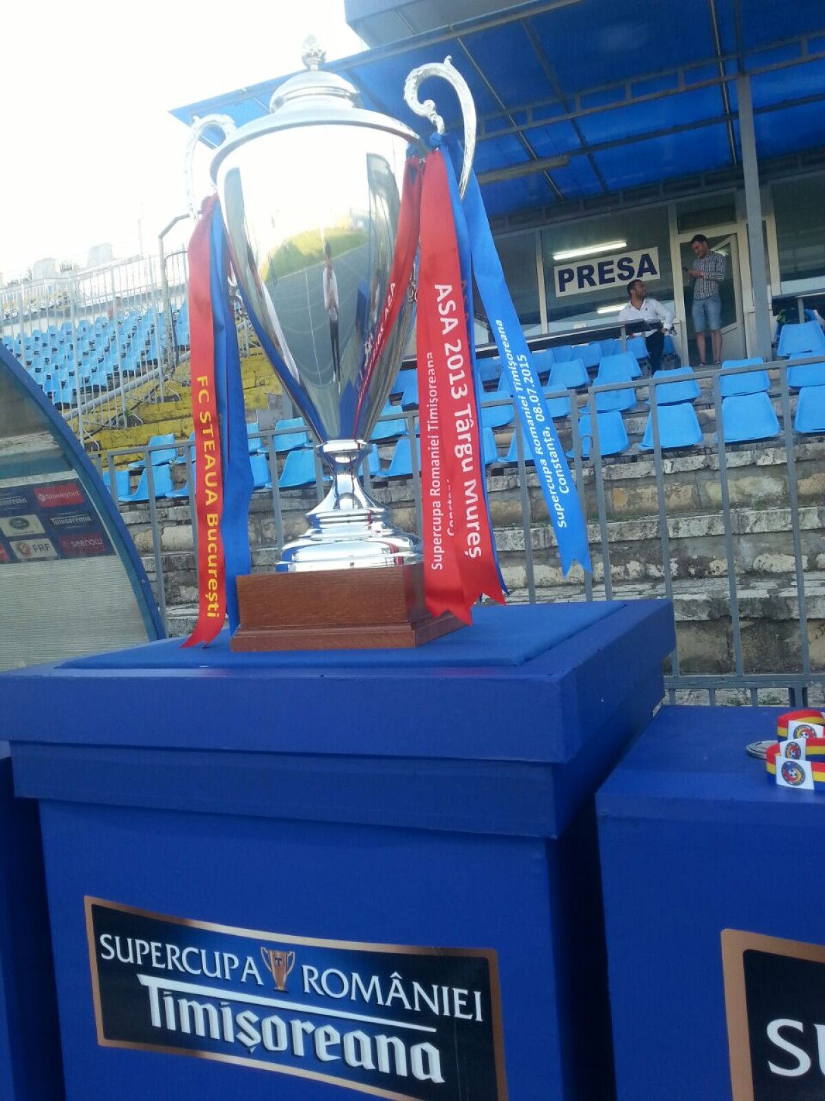 GALERIE FOTO Cum arată trofeul şi medaliile de la Supercupa României de diseară