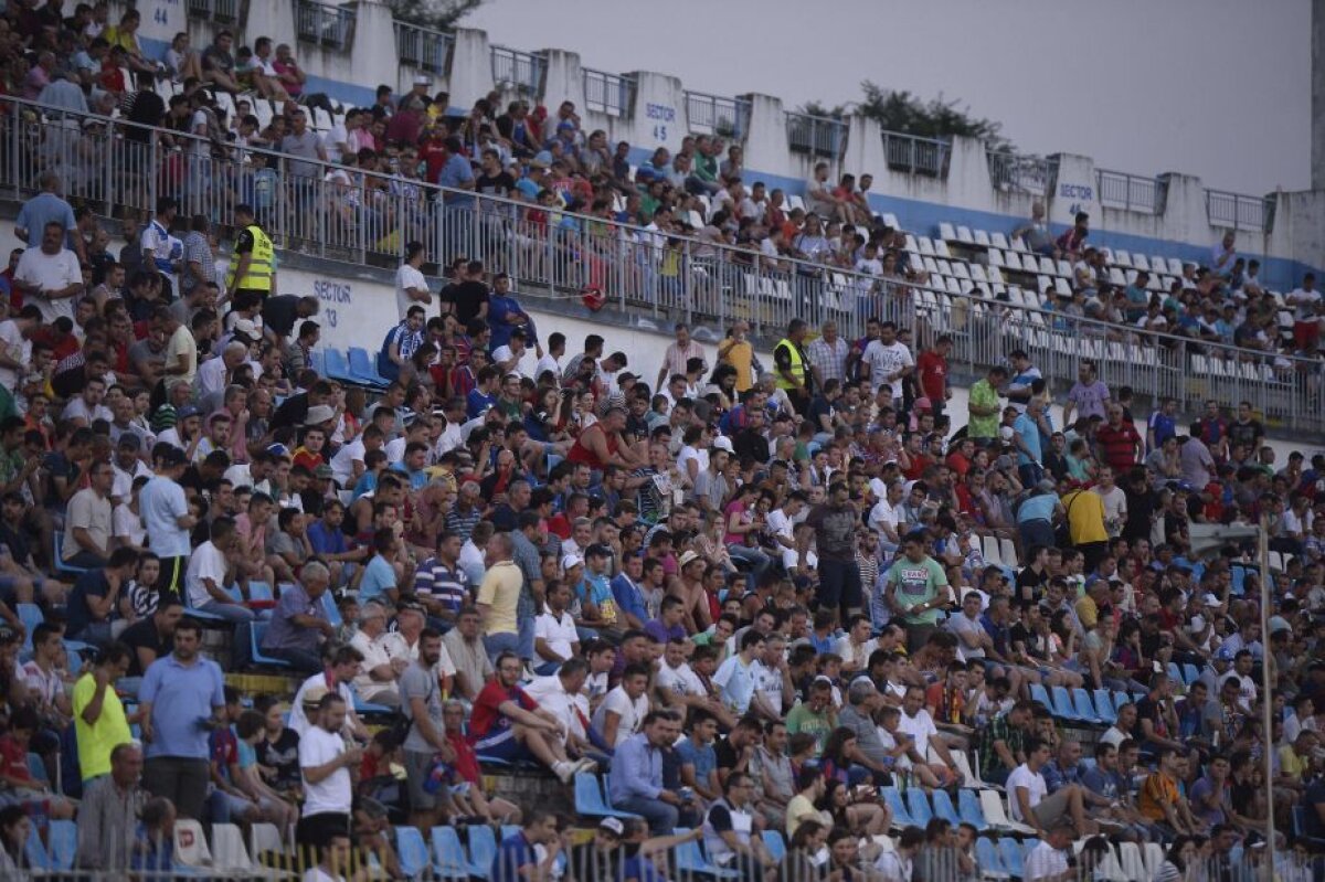 GALERIE FOTO A venit, a cîştigat şi pleacă. Petrescu a cîştigat Supercupa României cu ASA în faţa Stelei, scor 1-0