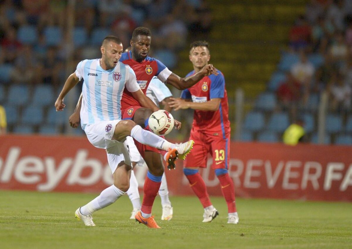 GALERIE FOTO A venit, a cîştigat şi pleacă. Petrescu a cîştigat Supercupa României cu ASA în faţa Stelei, scor 1-0