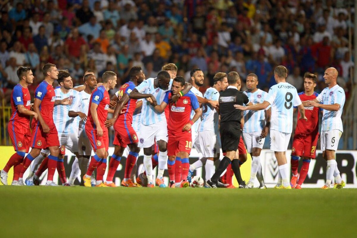 GALERIE FOTO A venit, a cîştigat şi pleacă. Petrescu a cîştigat Supercupa României cu ASA în faţa Stelei, scor 1-0