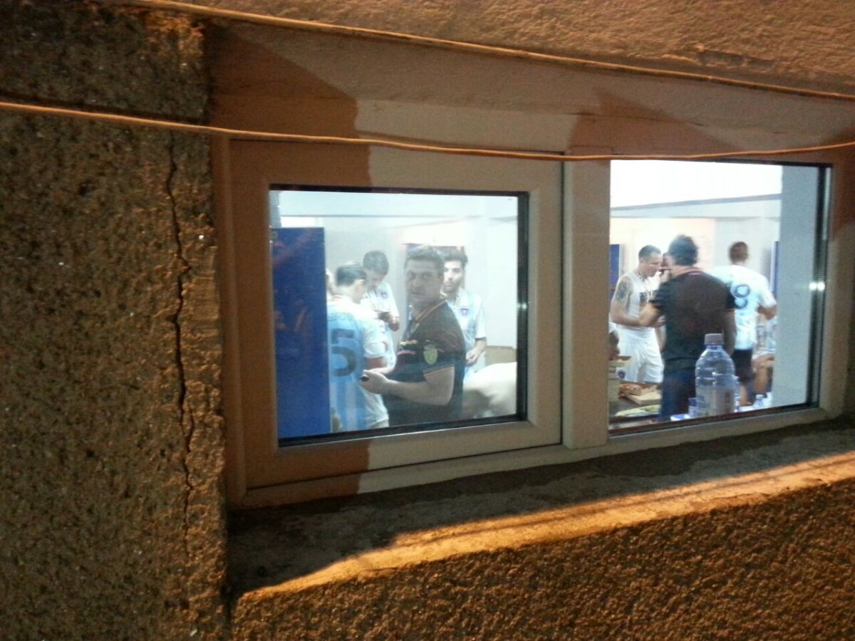 GALERIE FOTO Jucătorii lui ASA au sărbătorit Supercupa cîştigată cu pizza