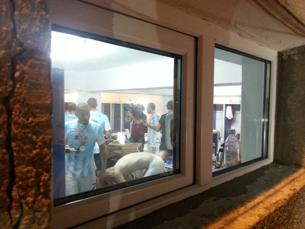 GALERIE FOTO Jucătorii lui ASA au sărbătorit Supercupa cîştigată cu pizza