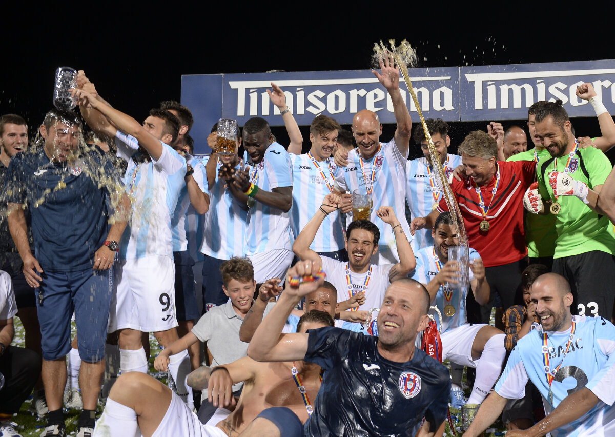 GALERIE FOTO Jucătorii lui ASA au sărbătorit Supercupa cîştigată cu pizza