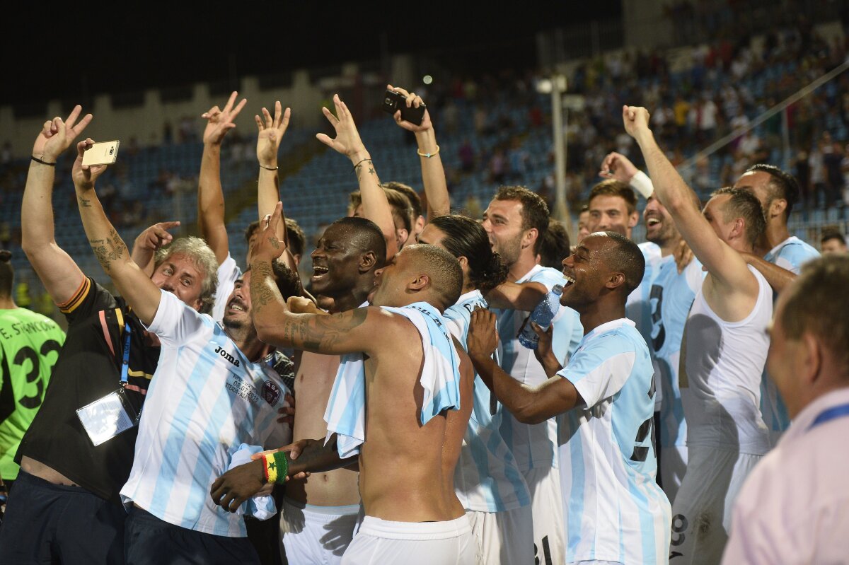 GALERIE FOTO Jucătorii lui ASA au sărbătorit Supercupa cîştigată cu pizza