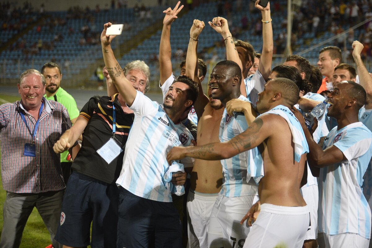 GALERIE FOTO Jucătorii lui ASA au sărbătorit Supercupa cîştigată cu pizza