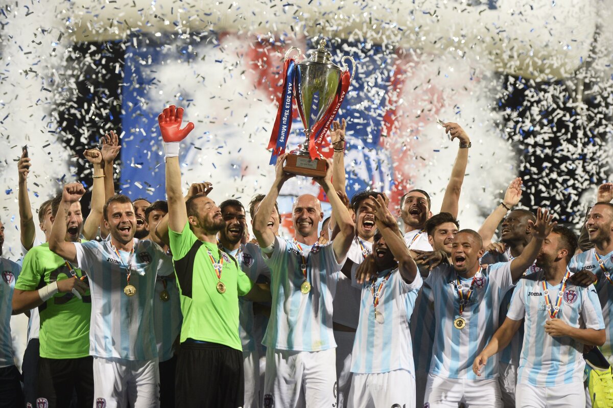 GALERIE FOTO Jucătorii lui ASA au sărbătorit Supercupa cîştigată cu pizza