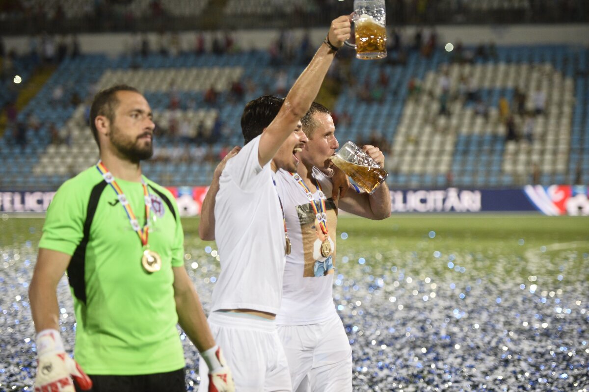 GALERIE FOTO Jucătorii lui ASA au sărbătorit Supercupa cîştigată cu pizza