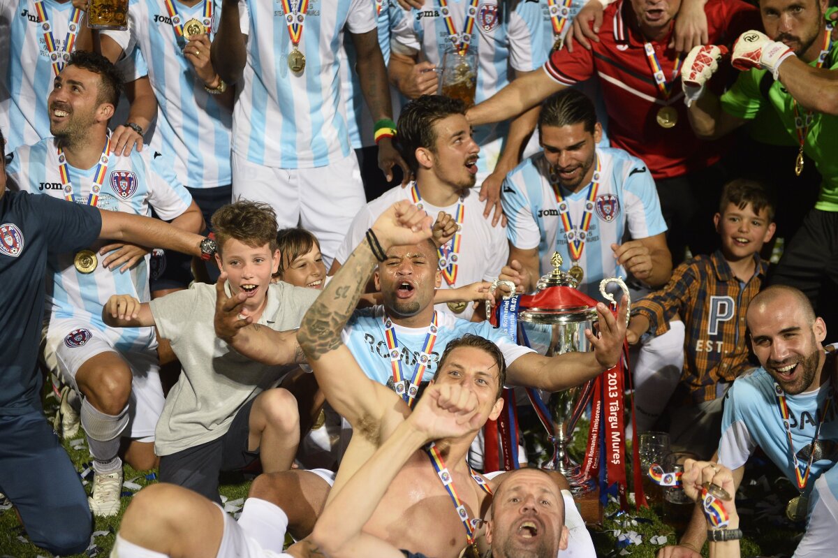 GALERIE FOTO Jucătorii lui ASA au sărbătorit Supercupa cîştigată cu pizza