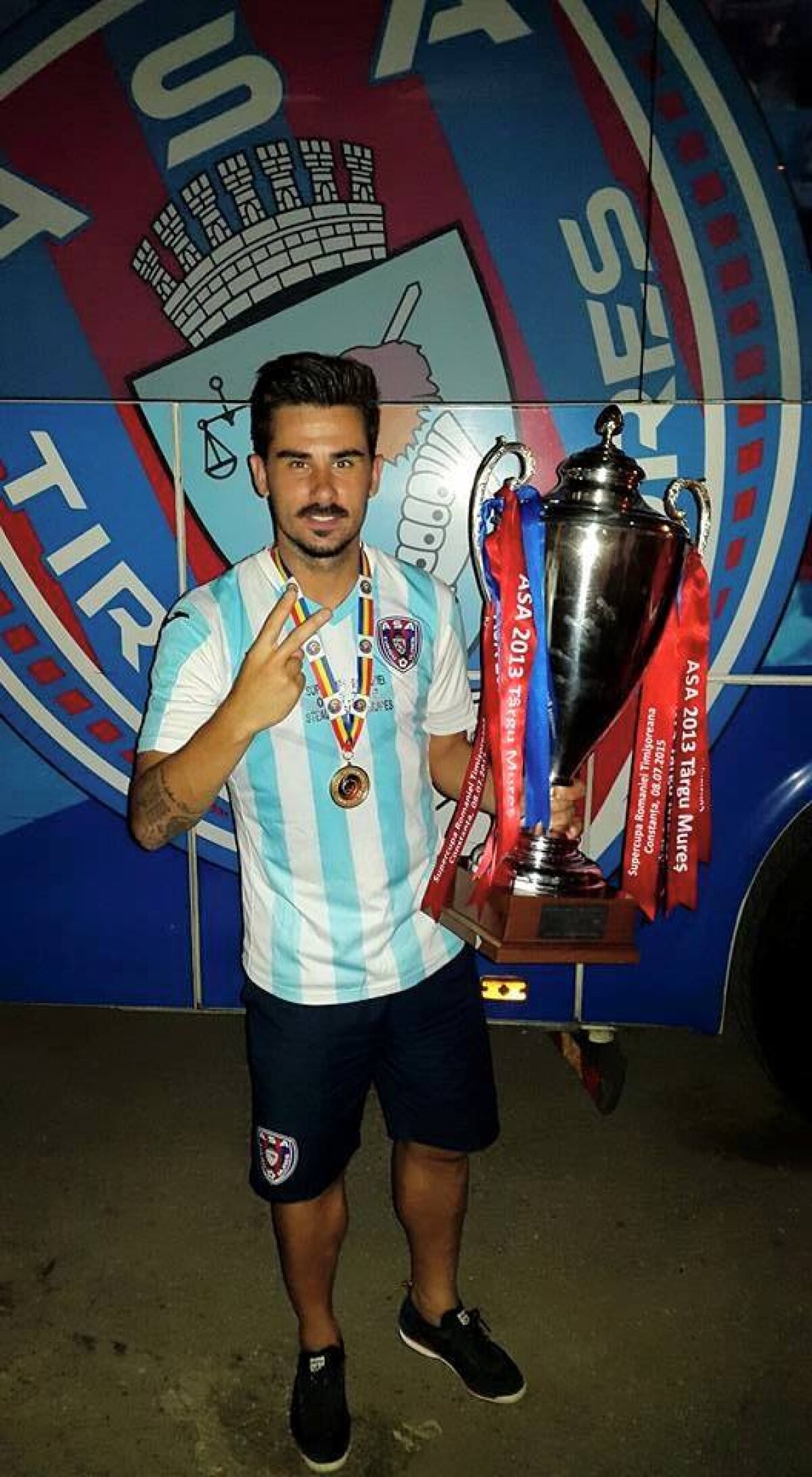 GALERIE FOTO Jucătorii lui ASA au sărbătorit Supercupa cîştigată cu pizza