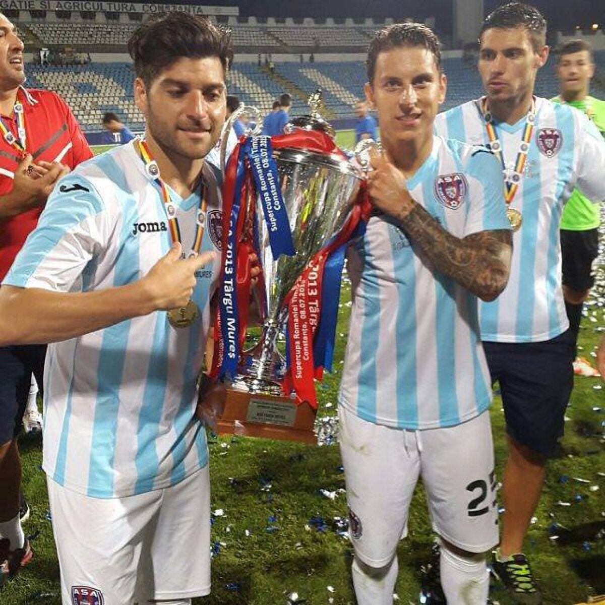 GALERIE FOTO Jucătorii lui ASA au sărbătorit Supercupa cîştigată cu pizza