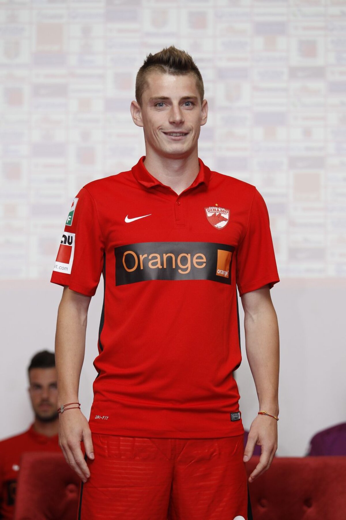 GALERIE FOTO  Dinamo și-a prezentat noile echipamente » Au fost concepute pe modelele promovate de Neymar și Ronaldo