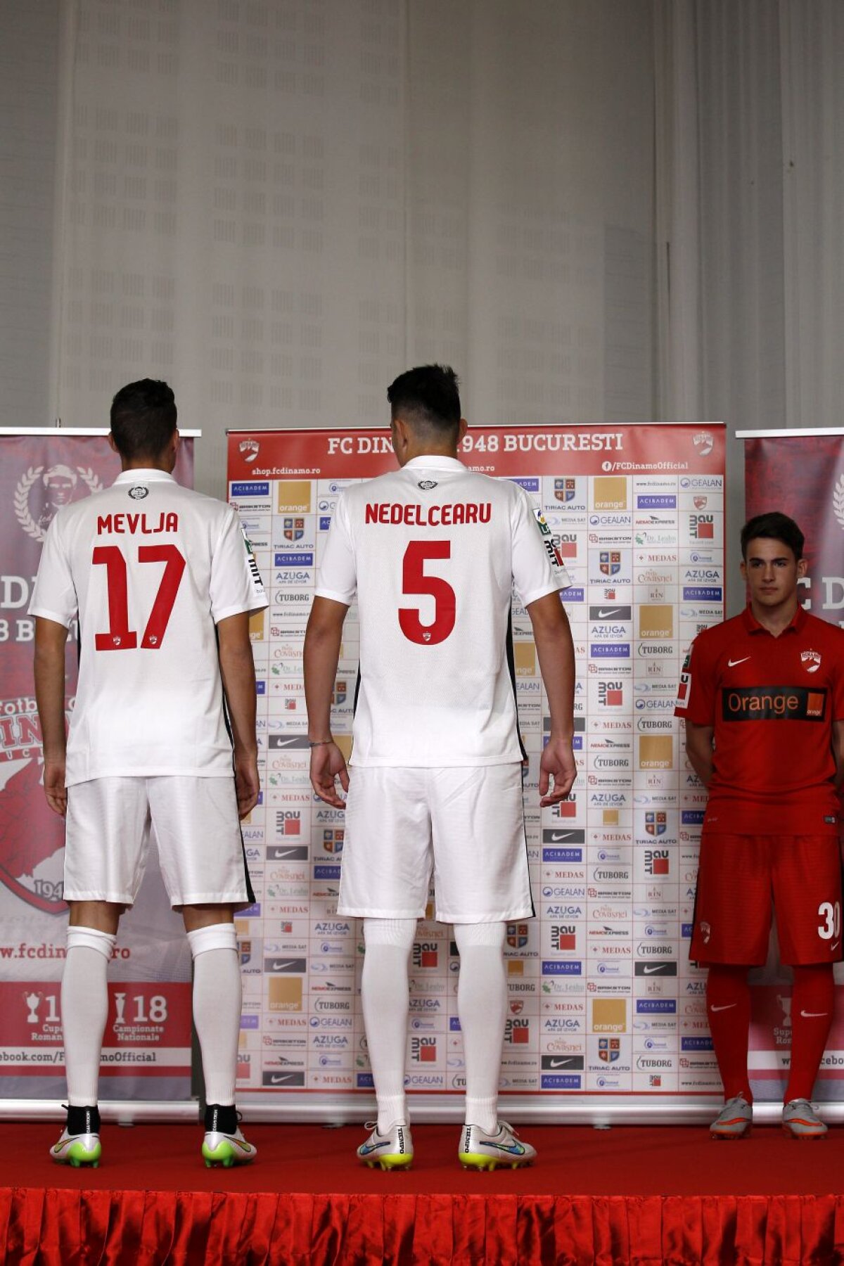 GALERIE FOTO  Dinamo și-a prezentat noile echipamente » Au fost concepute pe modelele promovate de Neymar și Ronaldo