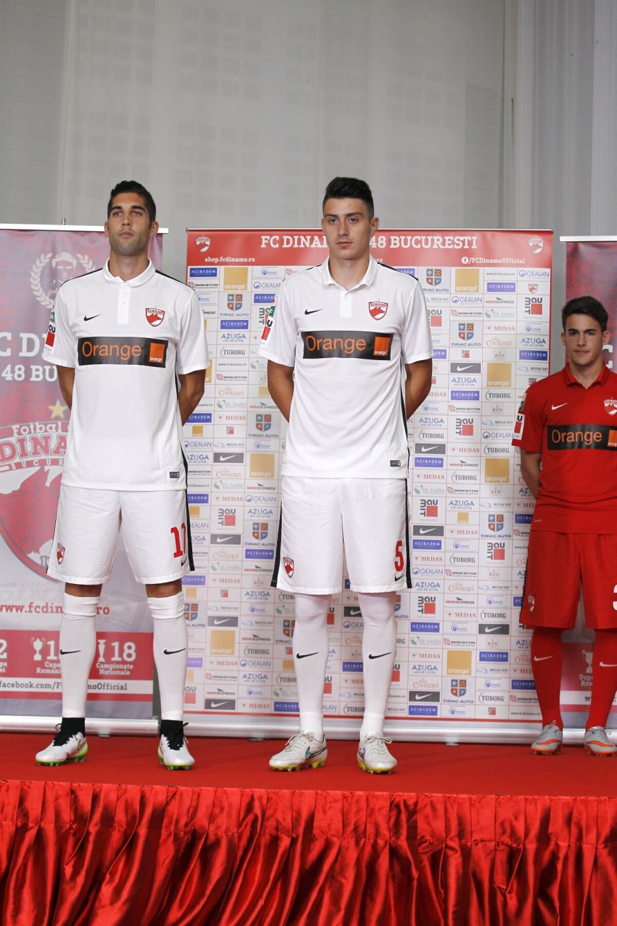 GALERIE FOTO  Dinamo și-a prezentat noile echipamente » Au fost concepute pe modelele promovate de Neymar și Ronaldo