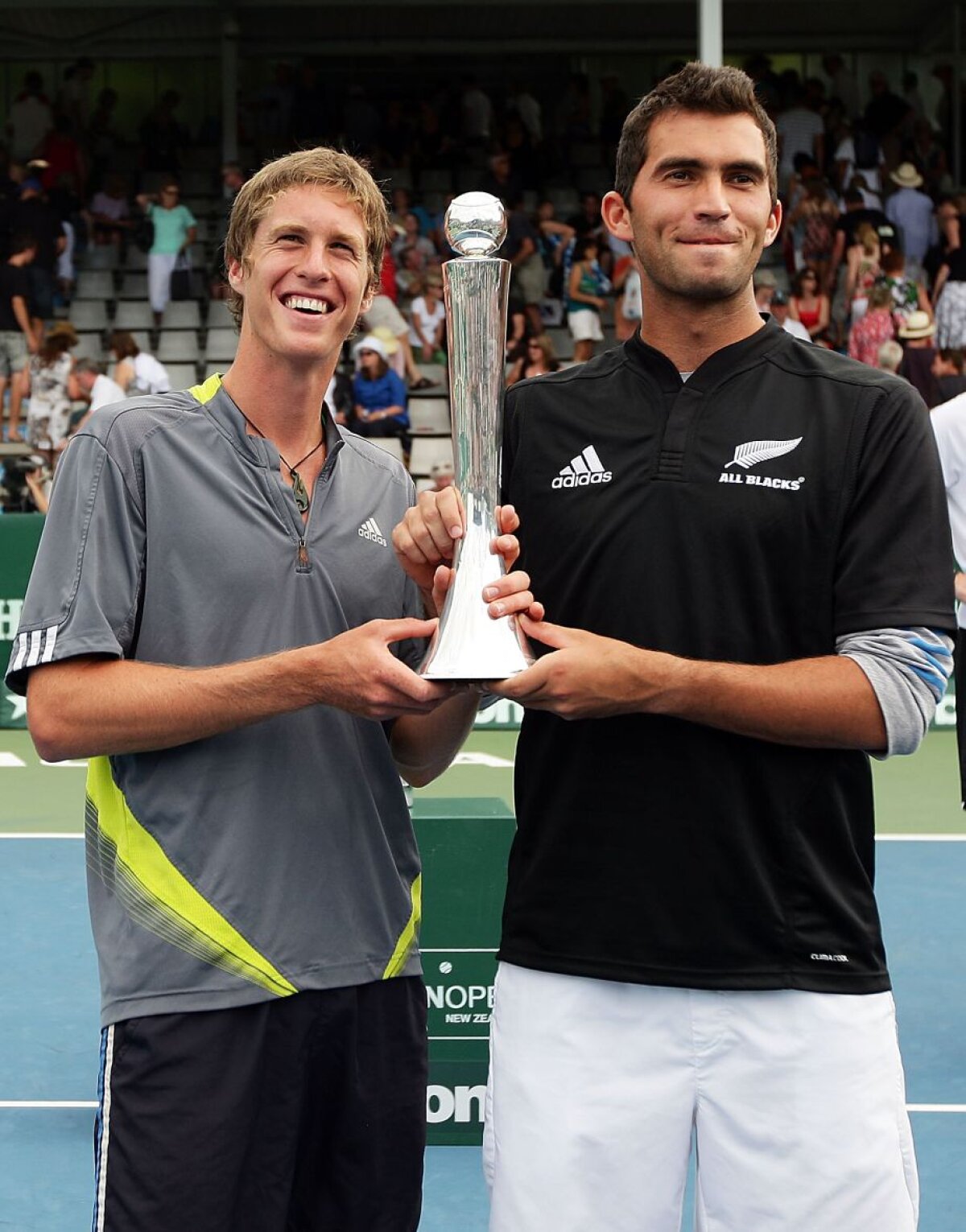FOTO Vis împlinit » Horia Tecău și Jean Julien Rojer au cucerit sîmbătă perla colaborării lor, trofeul de la Wimbledon