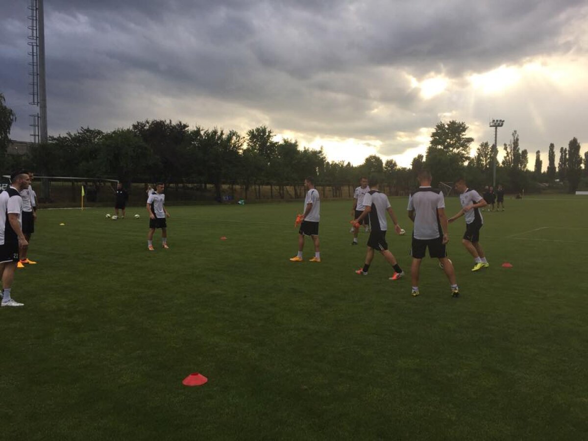 FOTO S-a reunit Rapidul » Cîți jucători s-au prezentat azi și sub comanda cărui antrenor s-au pregătit