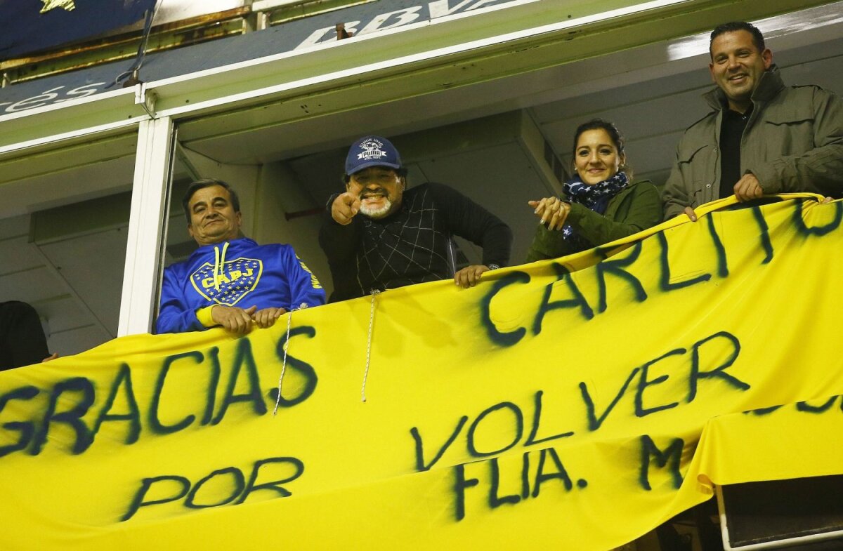 FOTO "Apașul" e acasă. Boca îl adoră! 70.000 de fani la revenirea lui Tevez în Argentina. Maradona n-a lipsit: "Gracias, Carlitos"