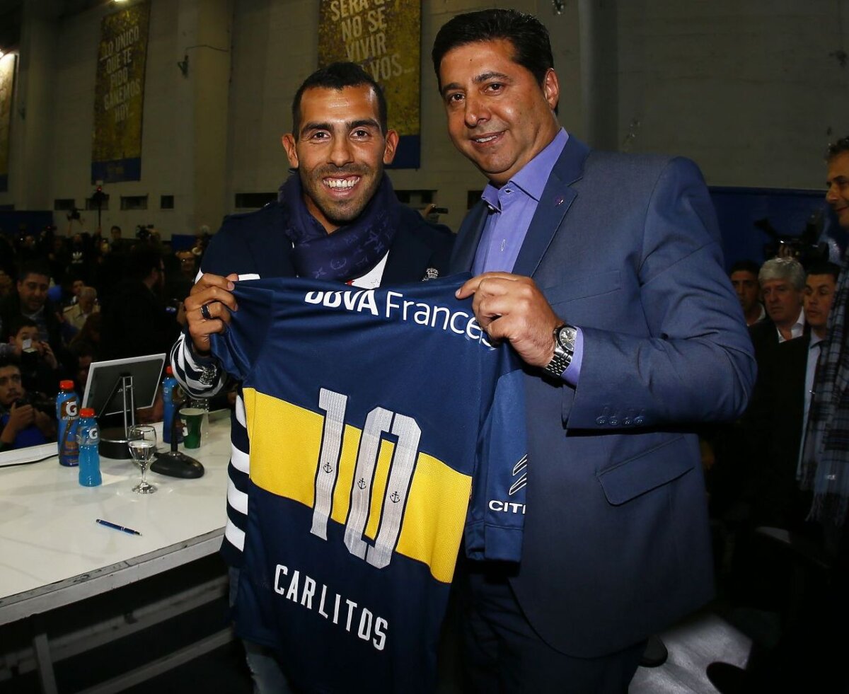FOTO "Apașul" e acasă. Boca îl adoră! 70.000 de fani la revenirea lui Tevez în Argentina. Maradona n-a lipsit: "Gracias, Carlitos"