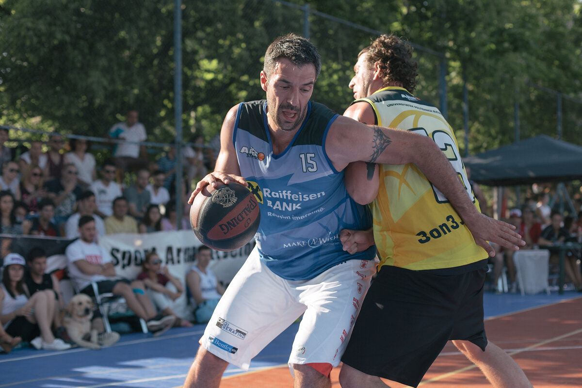 Marius Moga vs Virgil Stănescu, în meciul vedetelor Make-A-Wish la Sport Arena Streetball