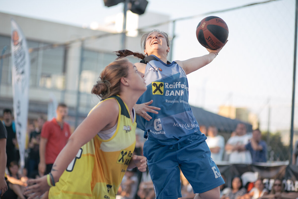 Marius Moga vs Virgil Stănescu, în meciul vedetelor Make-A-Wish la Sport Arena Streetball