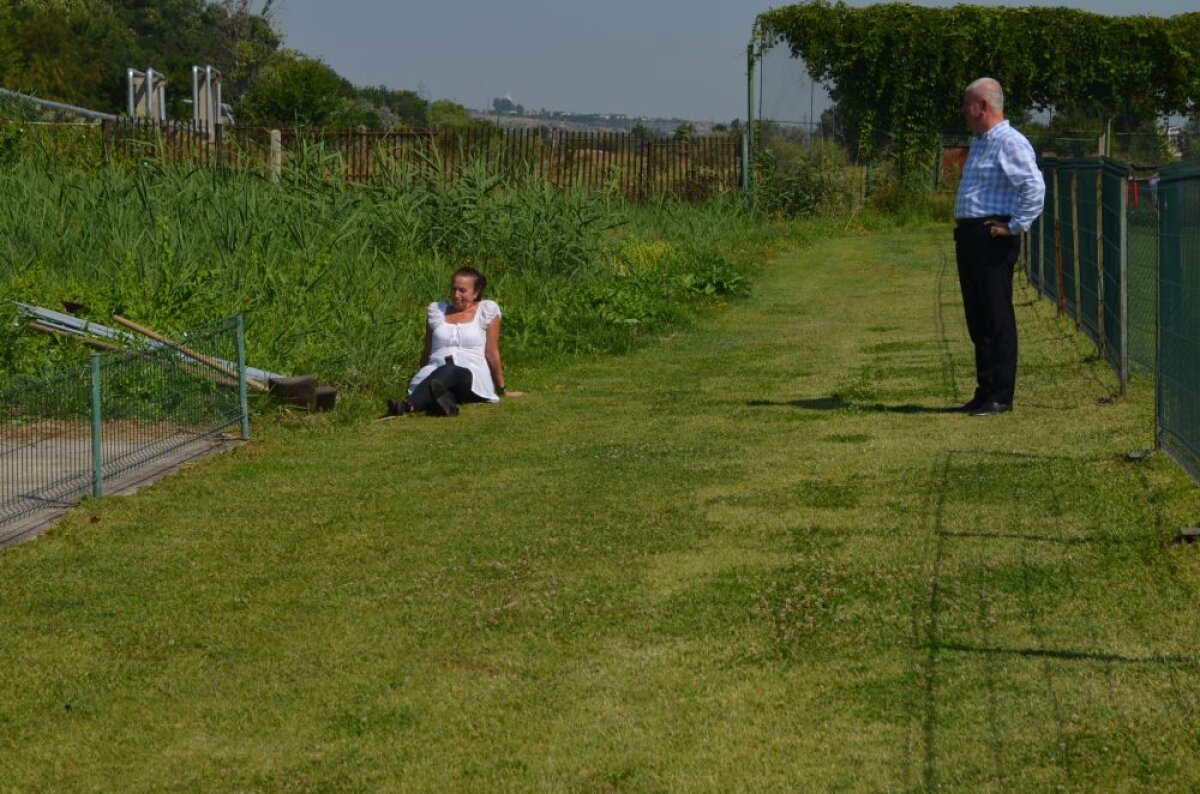 FOTO Imagini incredibile » Oțelul a pierdut jumătate din teren! Suprafața a fost îngrădită, jucătorii se antrenează înghesuiți