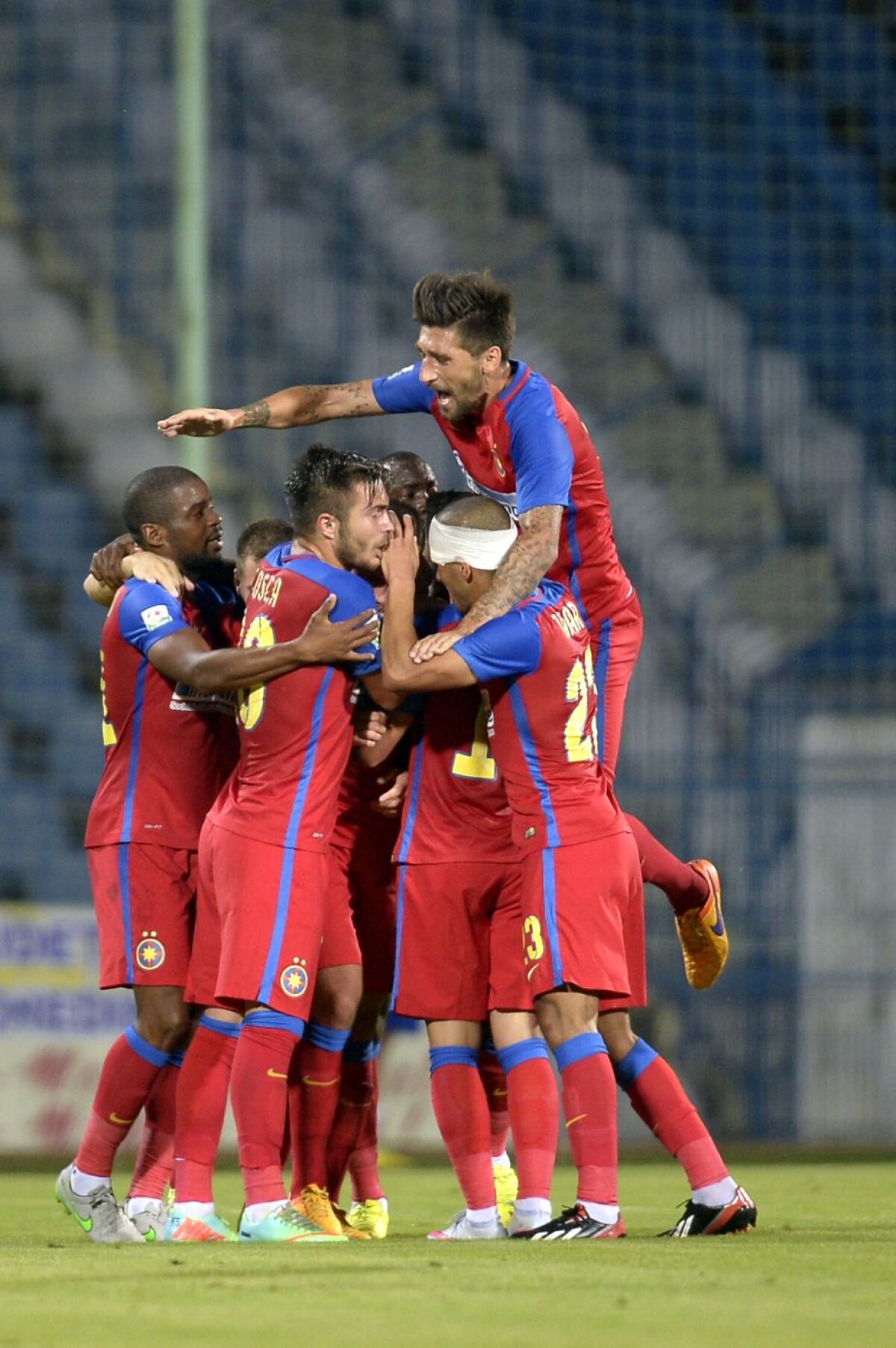 VIDEO+FOTO 7 taie tot! Steaua a cîştigat aseară cu Pandurii, 3-0, fix cum o făcuse în faţa lui Trencin