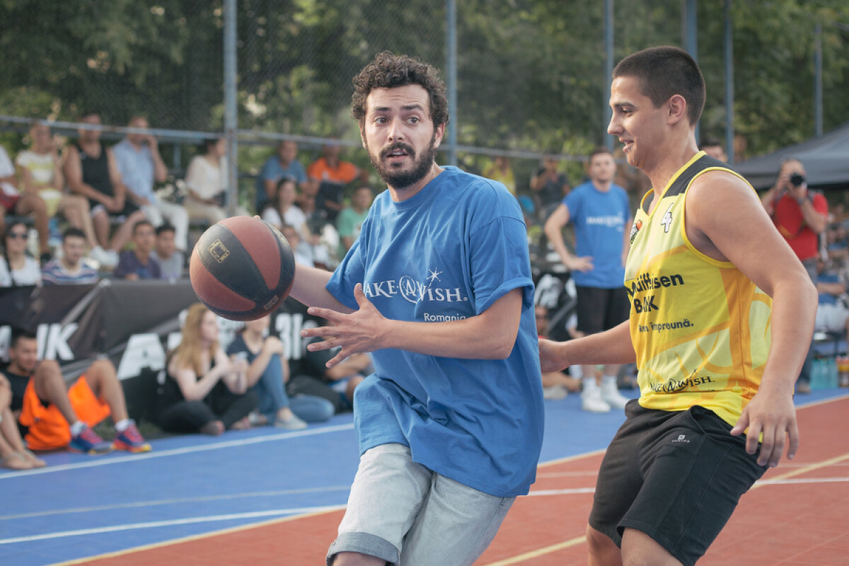 GALERIE FOTO Slam-dunk pentru copii » Moga și Stănescu s-au duelat sub panou la Sport Arena Streetball
