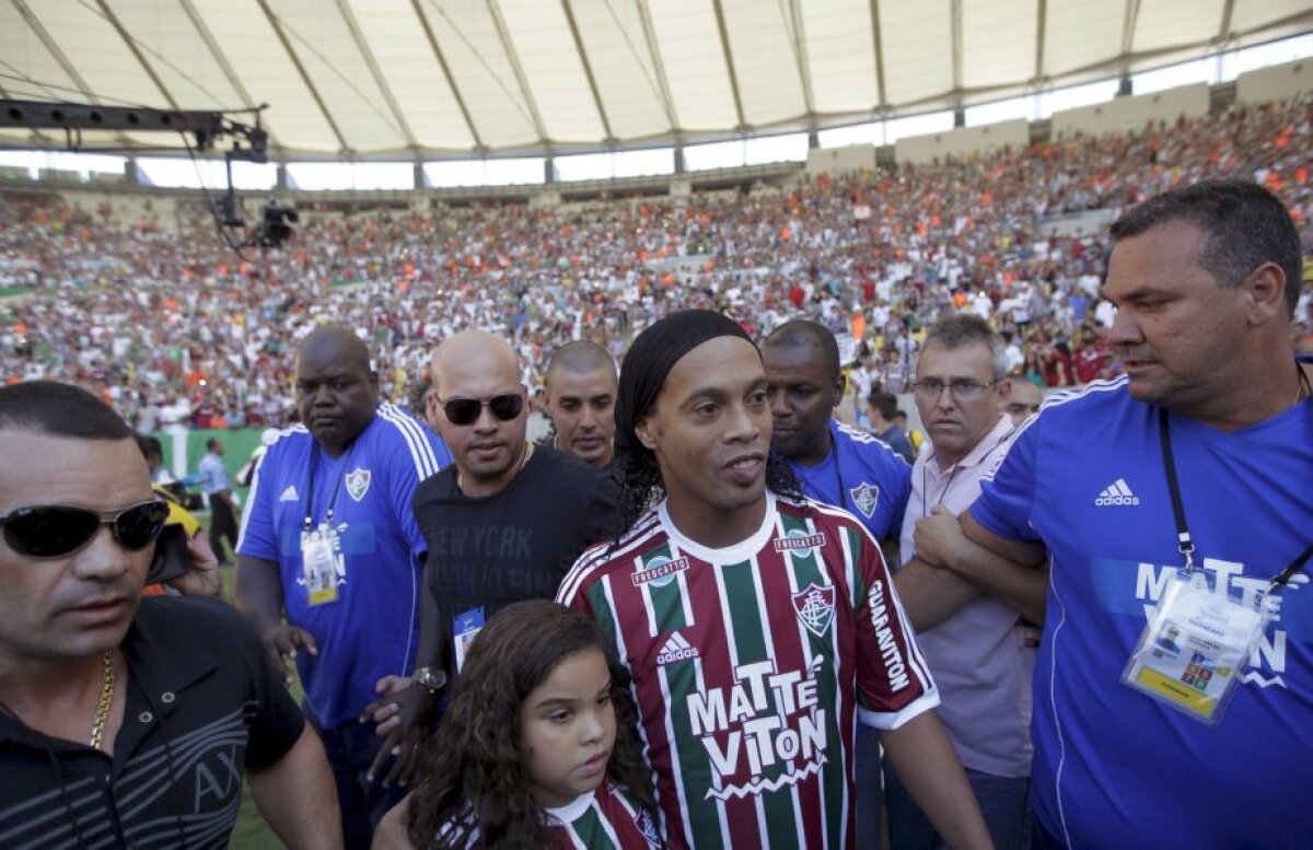 VIDEO și FOTO Nebunie la prezentarea lui Ronaldinho la Fluminense » "Vreau să fac istorie"