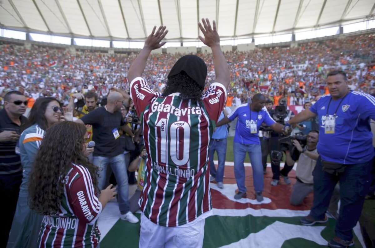 VIDEO și FOTO Nebunie la prezentarea lui Ronaldinho la Fluminense » "Vreau să fac istorie"