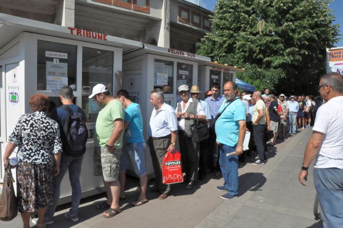 GALERIE FOTO Din nou cu casa închisă! Fanii lui FC Botoșani au dat năvală la casele de bilete înainte de meciul cu Legia