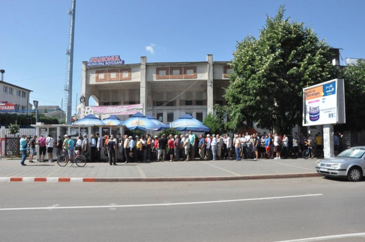 GALERIE FOTO Din nou cu casa închisă! Fanii lui FC Botoșani au dat năvală la casele de bilete înainte de meciul cu Legia
