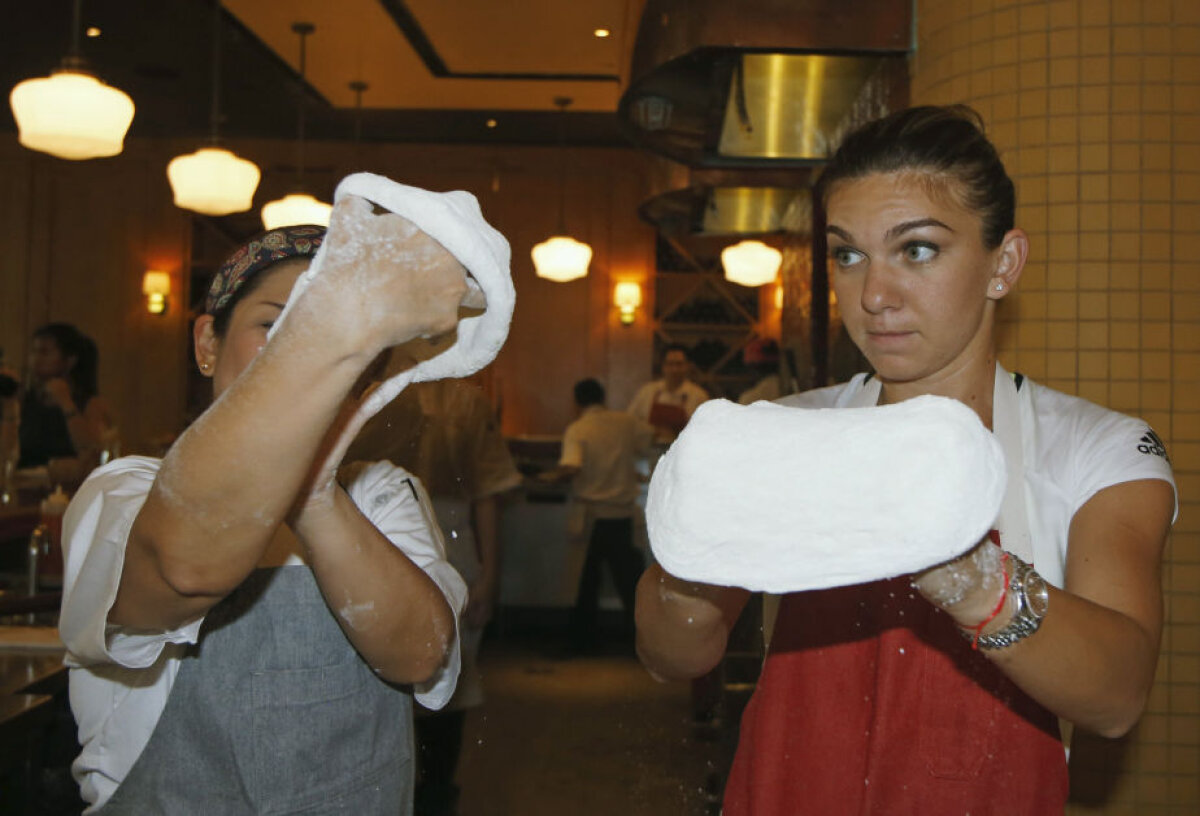 FOTO Yoga și pizza la Singapore » Pentru a promova Turneul Campioanelor din octombrie, Simona Halep a dat o fugă în Asia