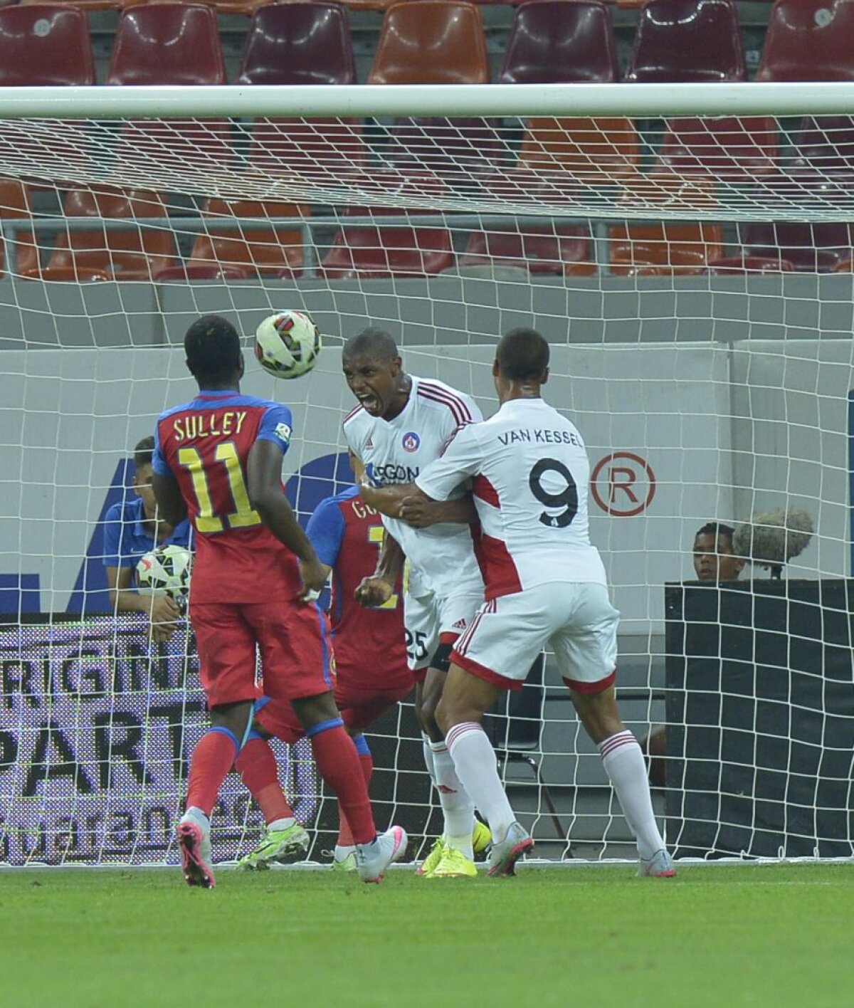 FOTO » Steaua - Trencin 2-3 » Calficare ruşinoasă! Steaua merge în turul III al UCL, deşi a pierdut pe teren propriu