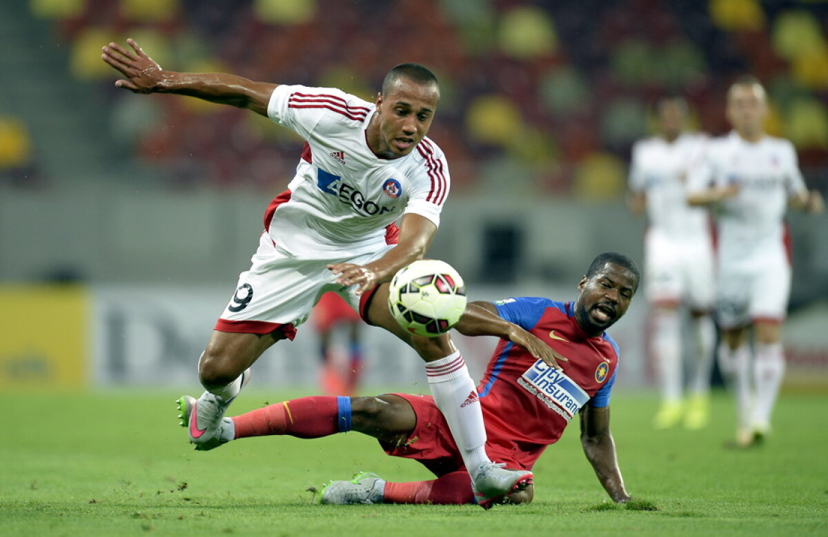 GALERIE FOTO Momente şocante în timpul meciului Steaua - Trencin: "Îţi dau un şut în gură de nu te mai ridici d-aici!"